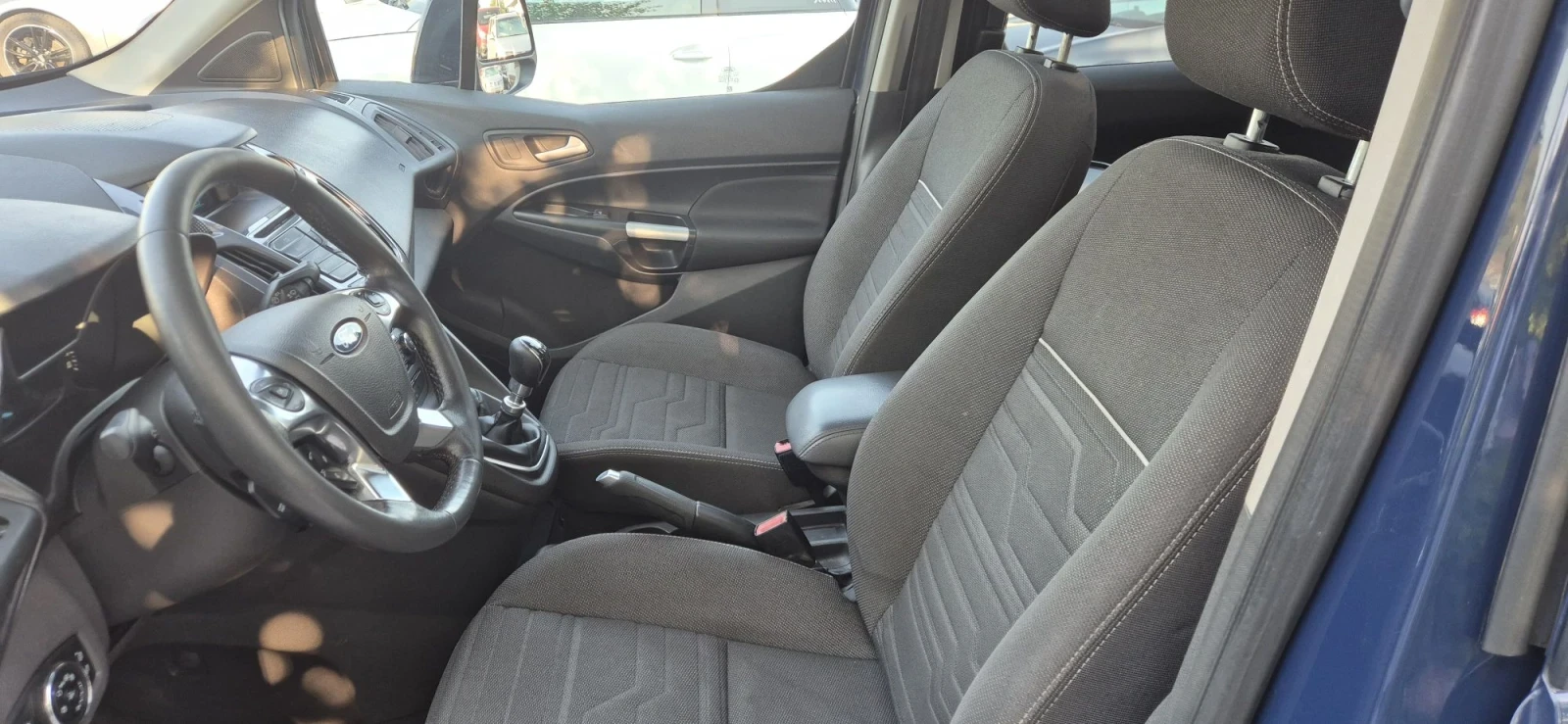Ford Tourneo Connect 1.5D-120кс.7МЕСТА, снимка 9 - Автомобили и джипове - 56015045