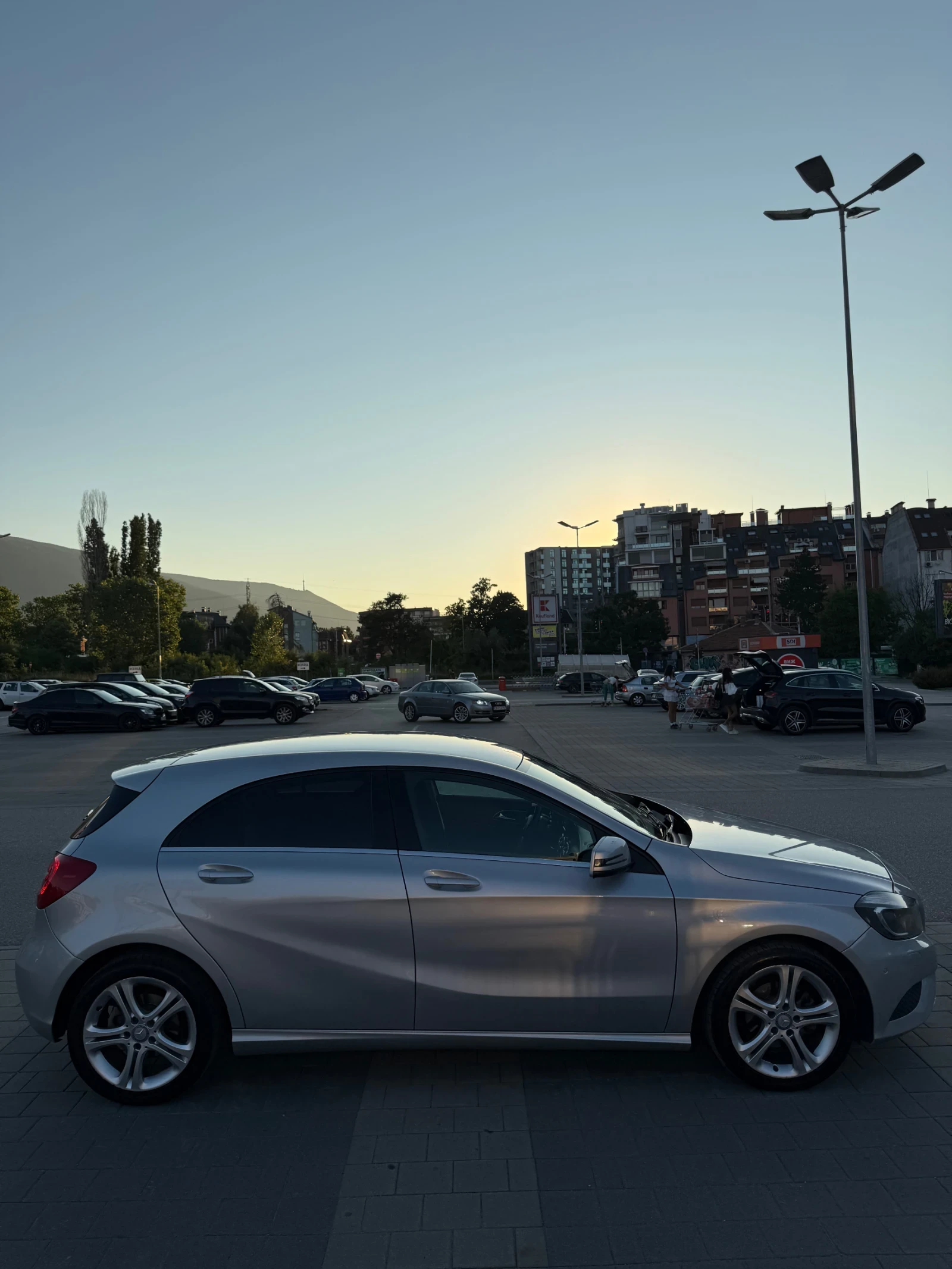 Mercedes-Benz A 180, снимка 4 - Автомобили и джипове - 56159909