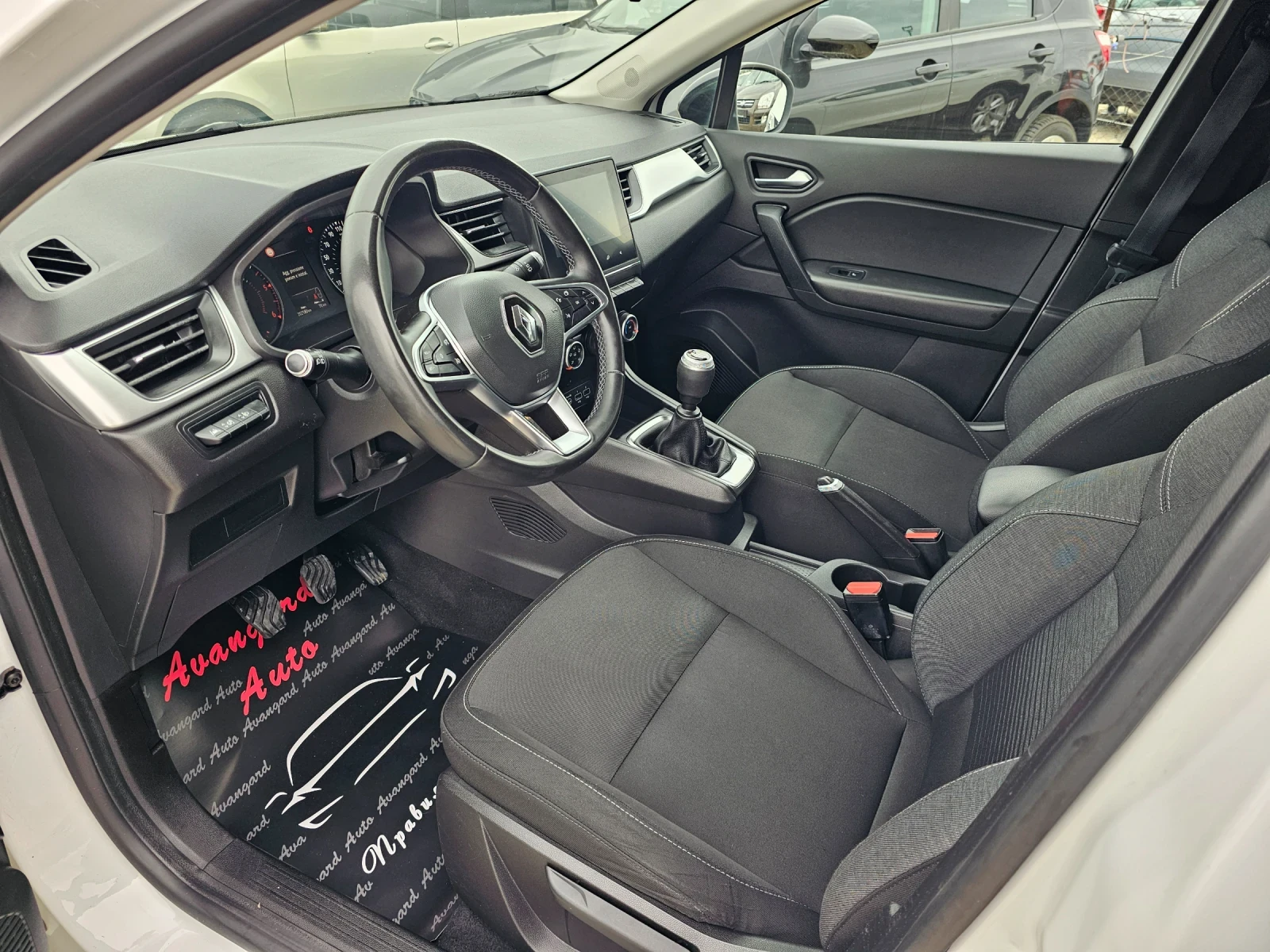 Renault Captur 1.5dCi, 95к.с., снимка 8 - Автомобили и джипове - 56516732