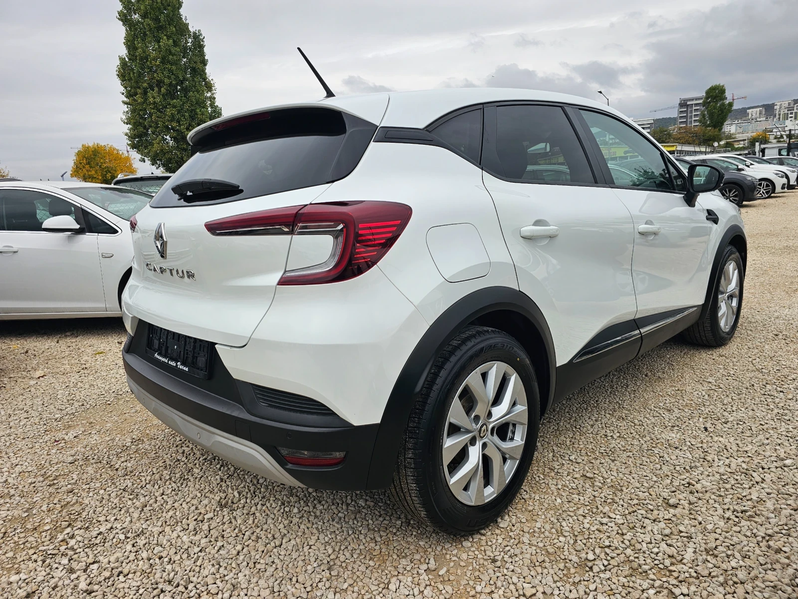 Renault Captur 1.5dCi, 95к.с., снимка 4 - Автомобили и джипове - 56516732