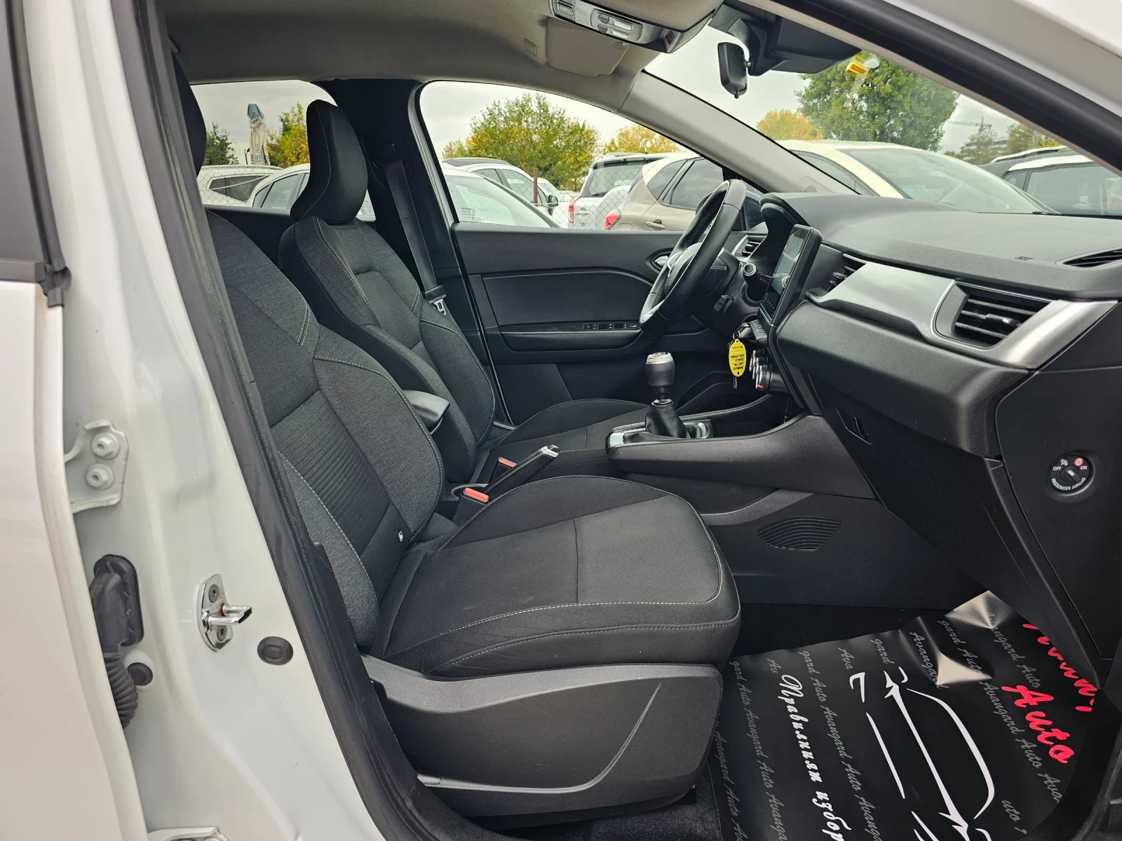 Renault Captur 1.5dCi, 95к.с., снимка 9 - Автомобили и джипове - 56516732