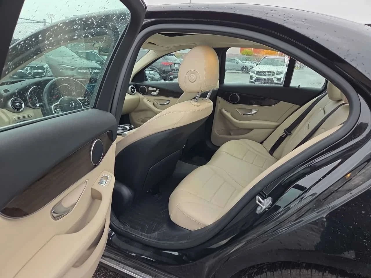 Mercedes-Benz C 300, снимка 14 - Автомобили и джипове - 56689203