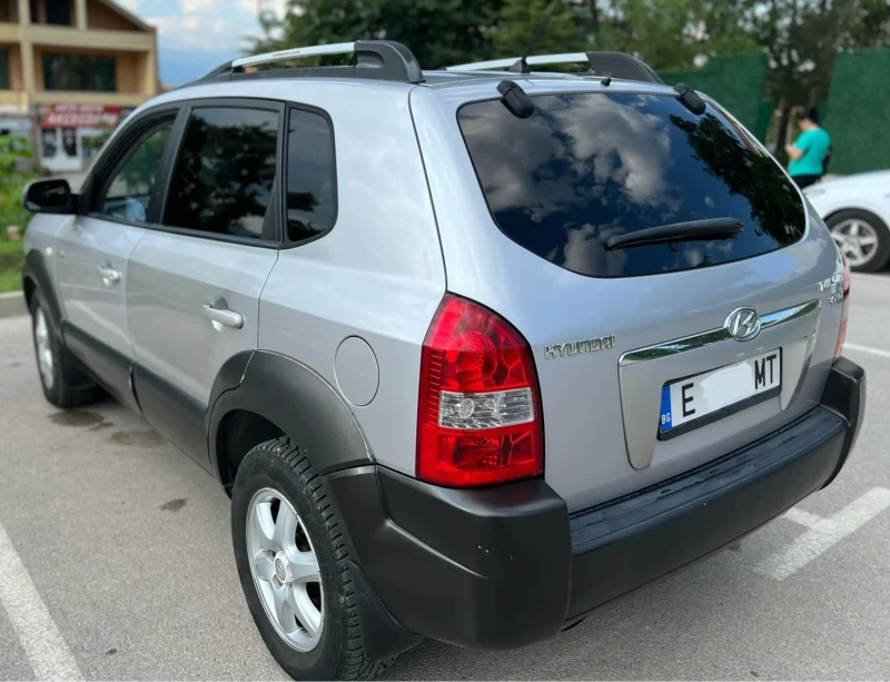 Hyundai Tucson, снимка 4 - Автомобили и джипове - 48683111