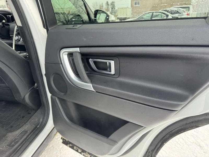 Land Rover Discovery Sport * SE * CARFAX * БЕЗ ПЪРВОНАЧАЛНА ВНОСКА, снимка 17 - Автомобили и джипове - 53164890