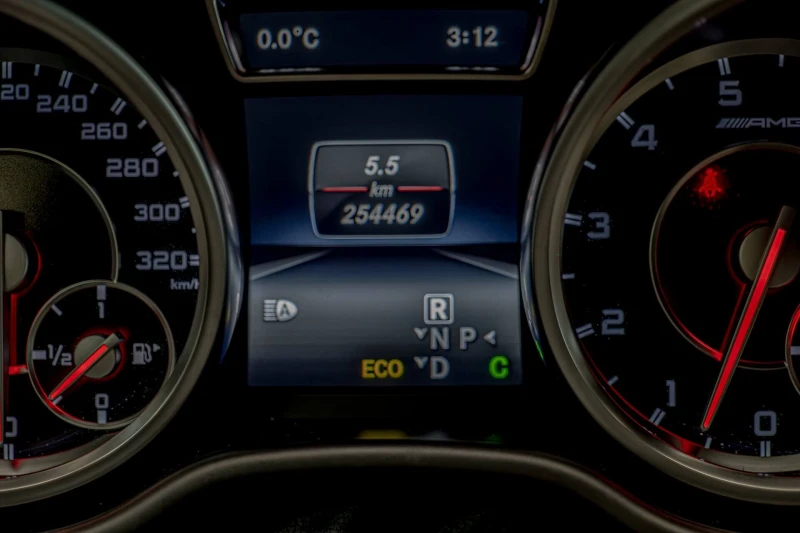 Mercedes-Benz ML 63 AMG 4Matic/Blind Assist/Lane Assist/Ambient/Камера 360, снимка 12 - Автомобили и джипове - 53191012