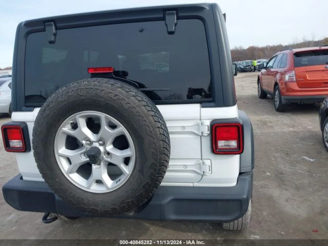 Jeep Wrangler * UNLIMITED ISLANDER 4X4* CARFAX* , снимка 5 - Автомобили и джипове - 49343920