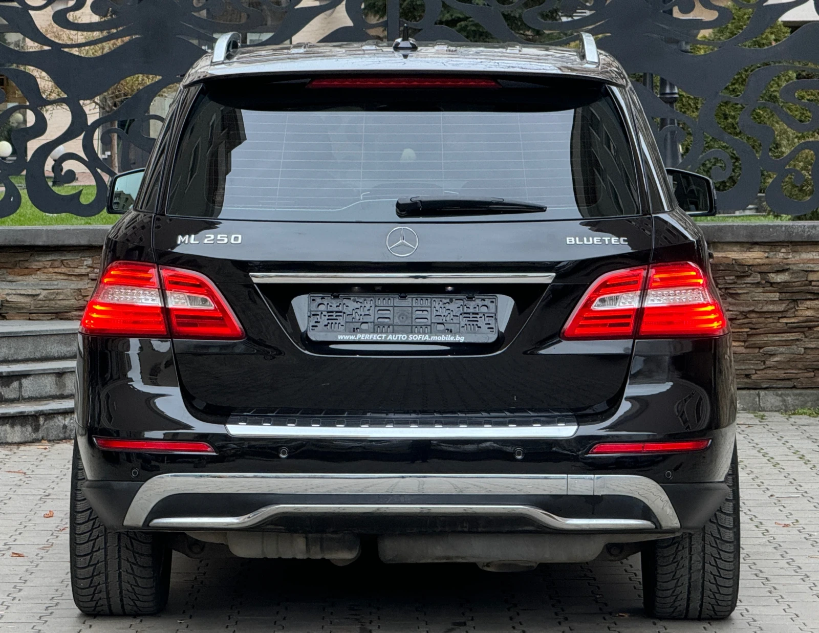 Mercedes-Benz ML 250 2.5D-7G-ЕЛ/КОЖЕН-САЛОН-НАВИ-КАМЕРА-ОТЛИЧЕН-259КМ  - изображение 4