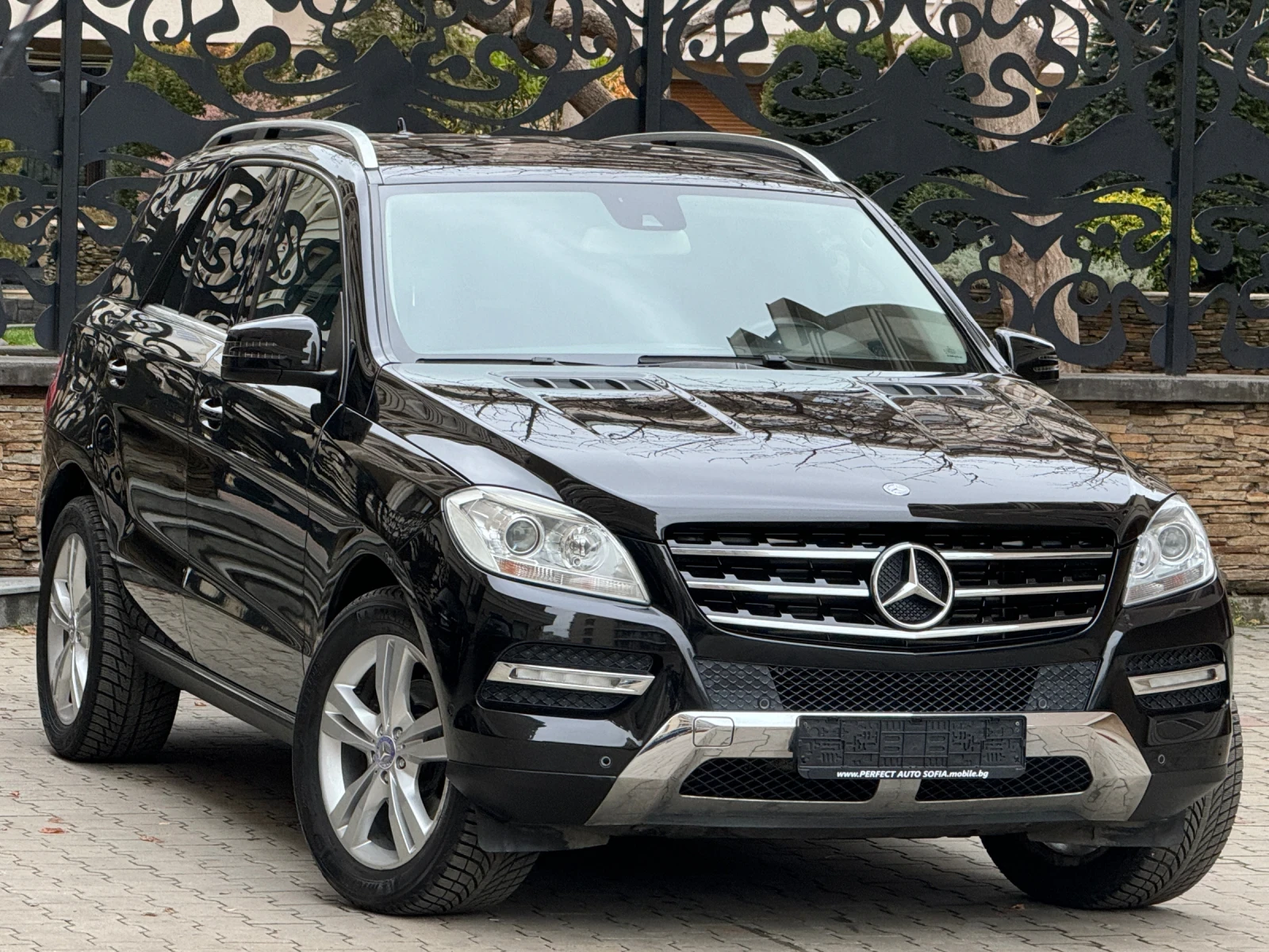 Mercedes-Benz ML 250 2.5D-7G-ЕЛ/КОЖЕН-САЛОН-НАВИ-КАМЕРА-ОТЛИЧЕН-259КМ  - изображение 6