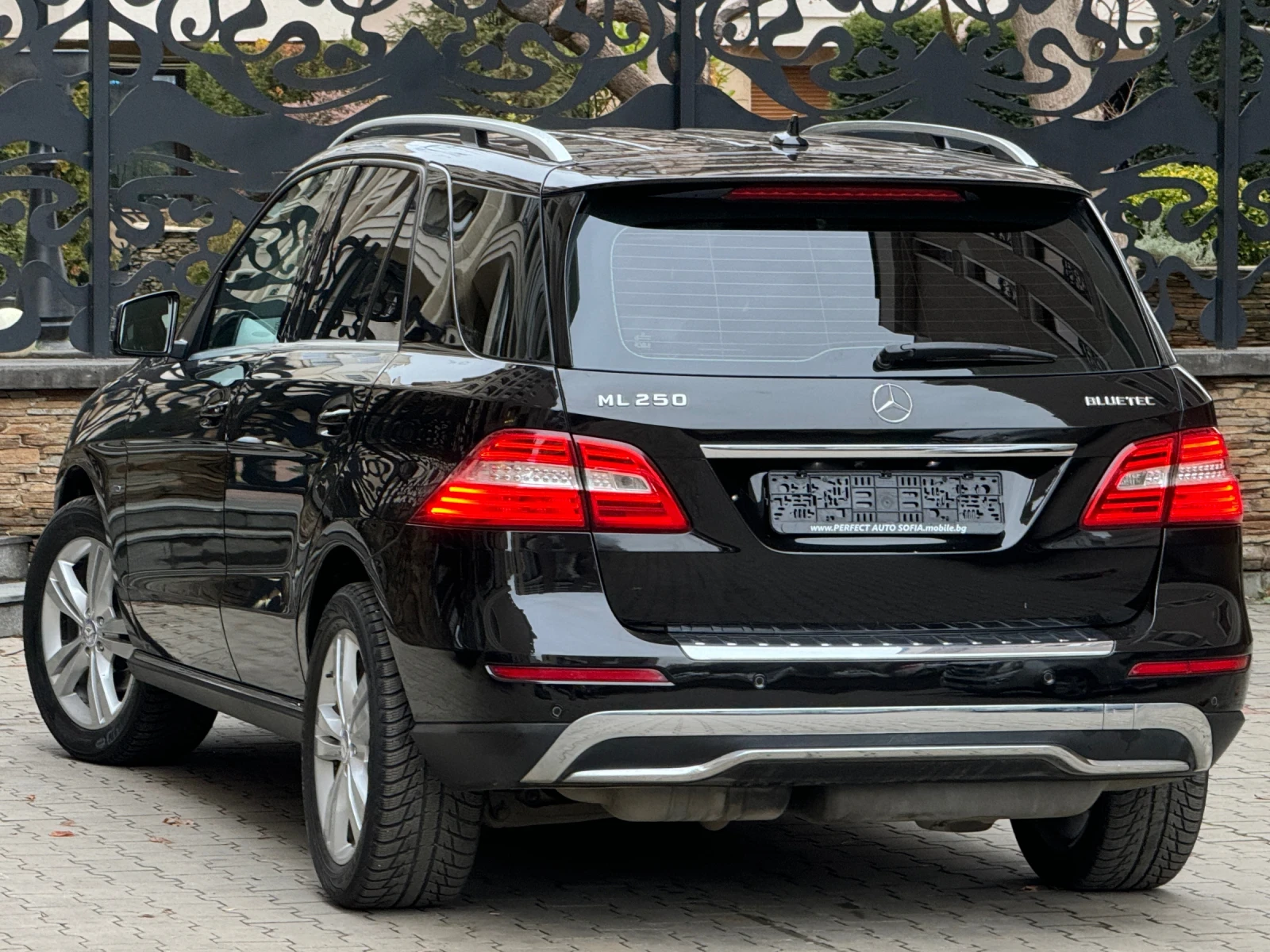 Mercedes-Benz ML 250 2.5D-7G-ЕЛ/КОЖЕН-САЛОН-НАВИ-КАМЕРА-ОТЛИЧЕН-259КМ  - изображение 3