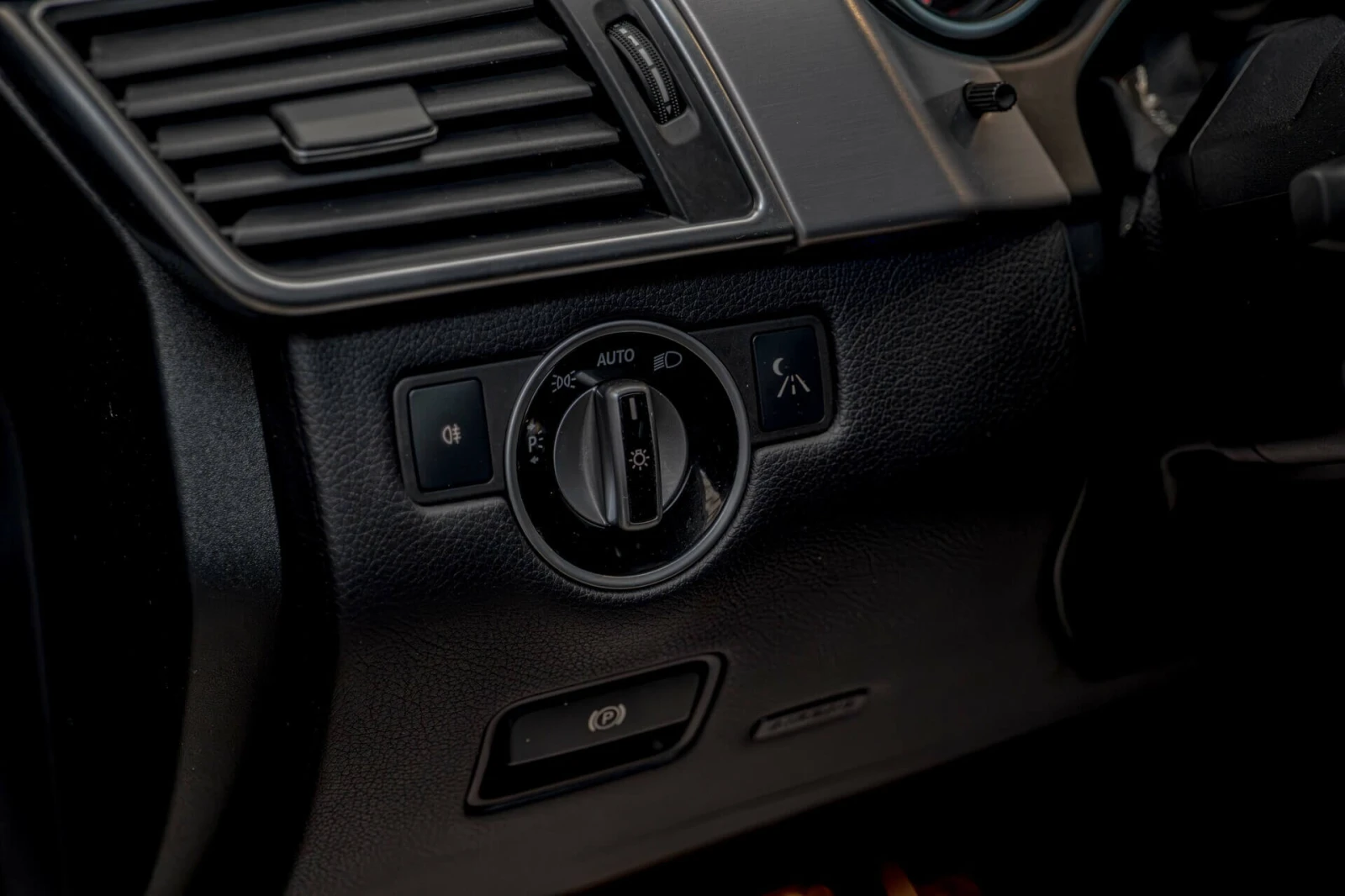 Mercedes-Benz ML 63 AMG 4Matic/Blind Assist/Lane Assist/Ambient/Камера 360 - изображение 8