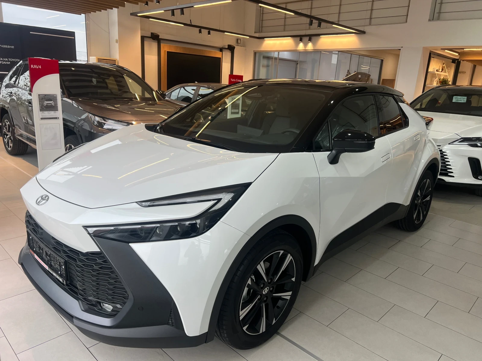Toyota C-HR 1.8 HEV CLUB Bi-tone, снимка 2 - Автомобили и джипове - 53894518