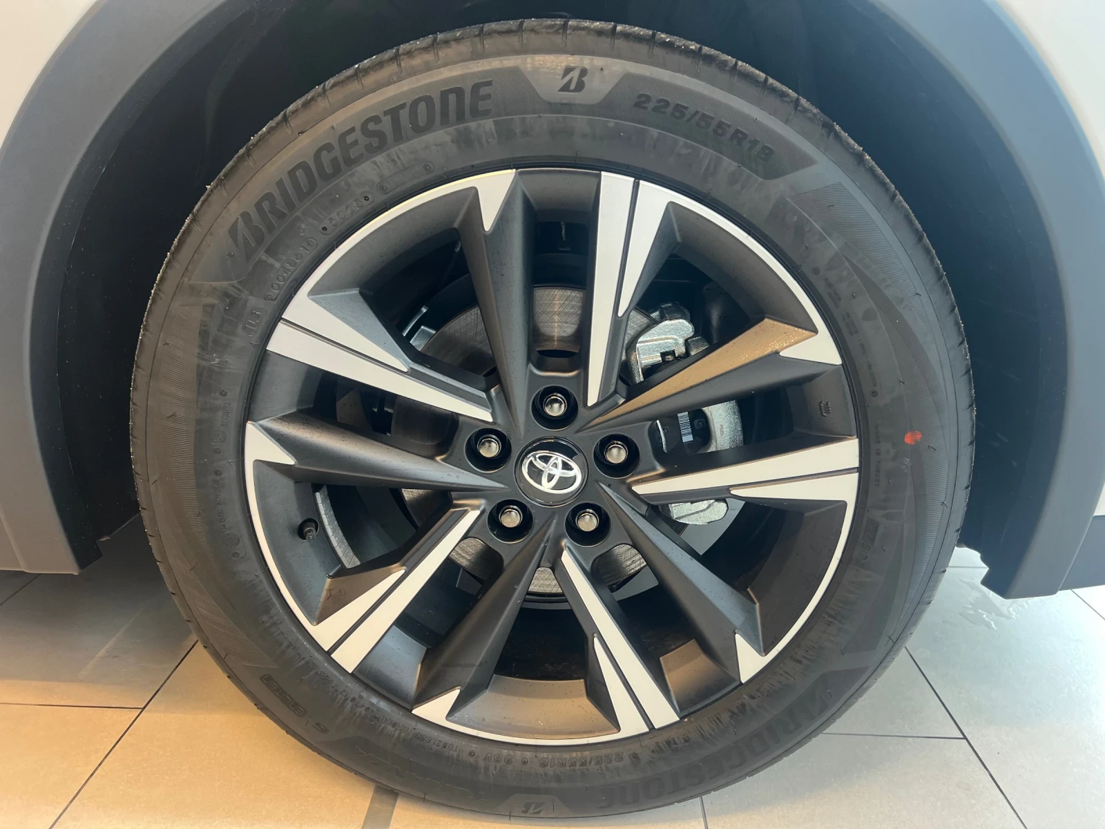 Toyota C-HR 1.8 HEV CLUB Bi-tone, снимка 11 - Автомобили и джипове - 53894518