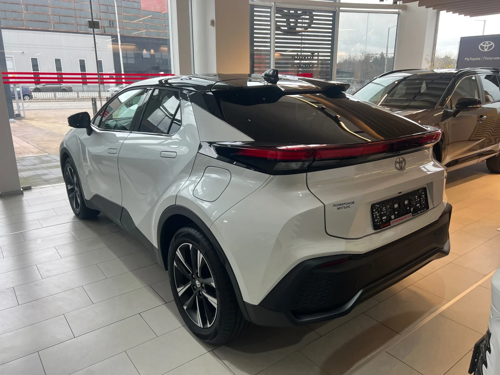 Toyota C-HR 1.8 HEV CLUB Bi-tone, снимка 4 - Автомобили и джипове - 53894518