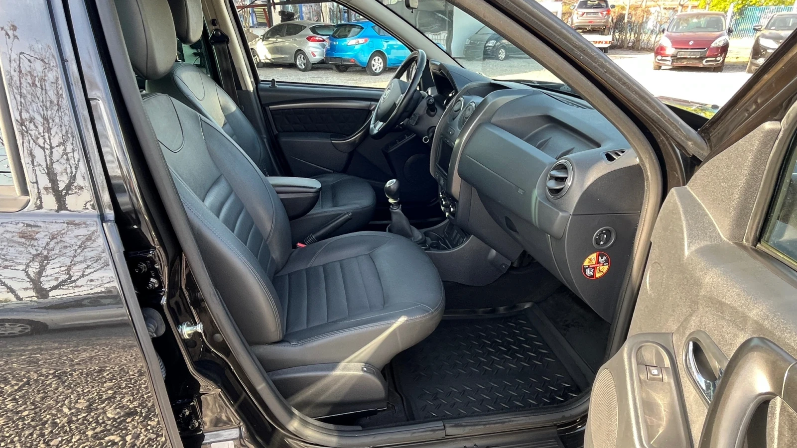 Dacia Duster 1.2 Tce кожа навигация, снимка 11 - Автомобили и джипове - 54379251