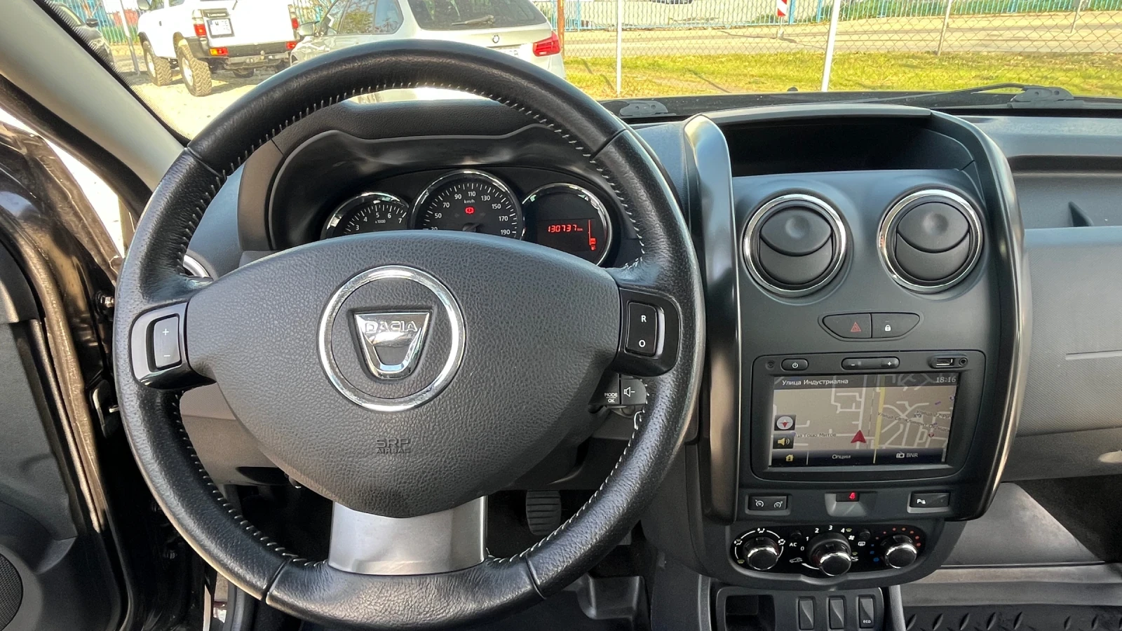 Dacia Duster 1.2 Tce кожа навигация, снимка 7 - Автомобили и джипове - 54379251