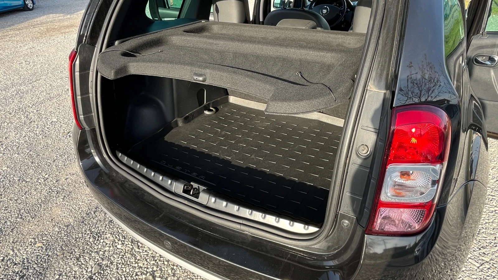 Dacia Duster 1.2 Tce кожа навигация, снимка 14 - Автомобили и джипове - 54379251