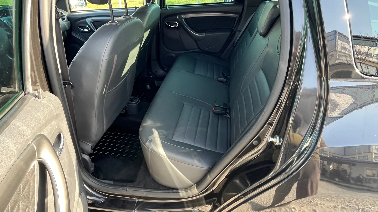 Dacia Duster 1.2 Tce кожа навигация, снимка 13 - Автомобили и джипове - 54379251