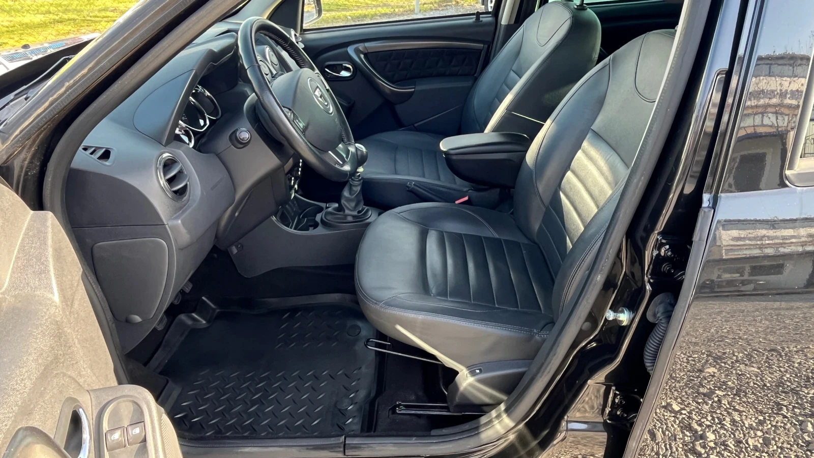 Dacia Duster 1.2 Tce кожа навигация, снимка 10 - Автомобили и джипове - 54379251