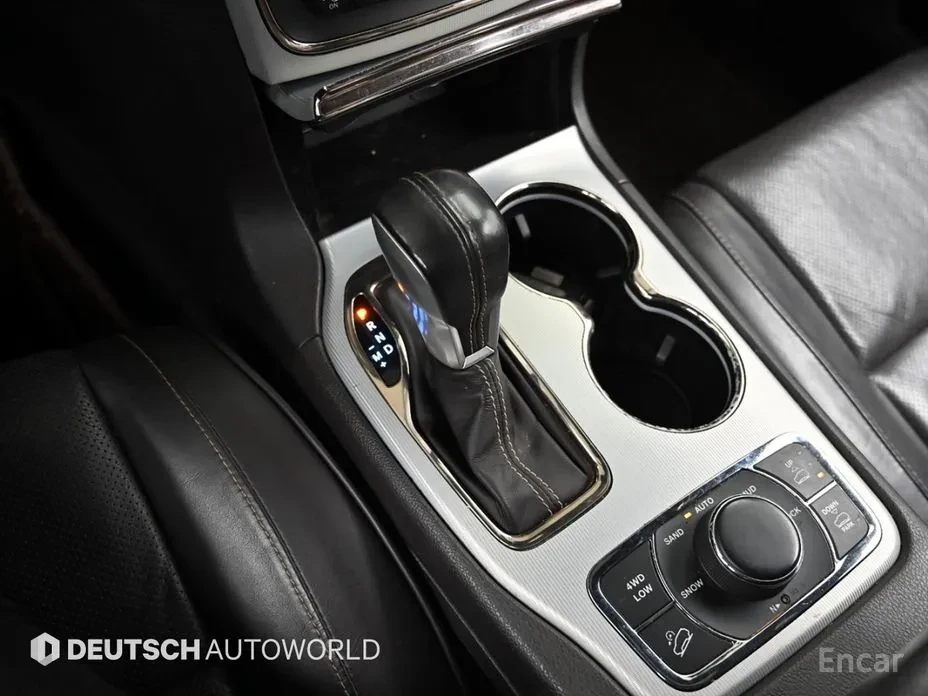 Jeep Grand cherokee 3.0 Diesel SUMMIT, снимка 9 - Автомобили и джипове - 54493908
