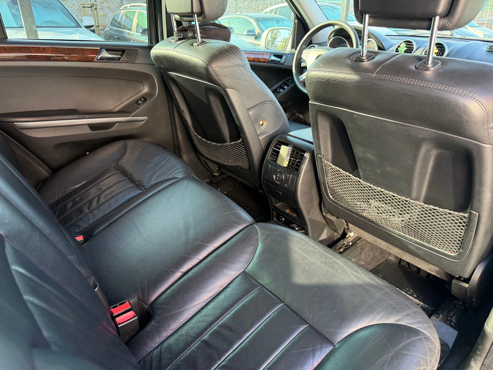 Mercedes-Benz ML 320 CDI ОБСЛУЖЕН* ПРУЖИНИ* ПОДГРЕВ* КОЖА* NAVI* XENON*, снимка 10 - Автомобили и джипове - 55266170