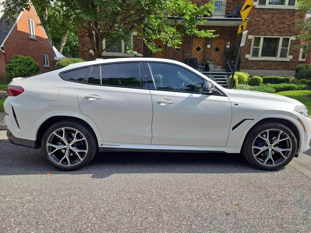 BMW X6 xDrive40i | CARFAX | АВТОКРЕДИТ БЕЗ ПЪРВОНАЧАЛНА , снимка 4 - Автомобили и джипове - 55601554