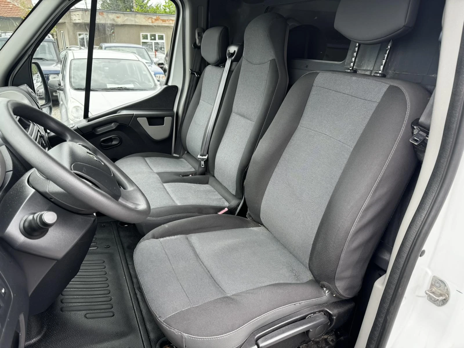 Renault Master 2.3DCI MAXI EURO 6B 130k c - изображение 8