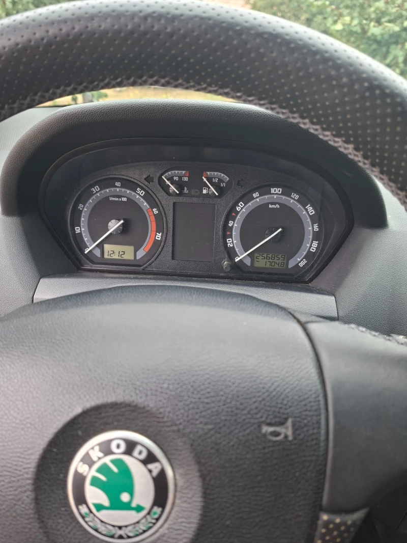 Skoda Fabia, снимка 9 - Автомобили и джипове - 52384890