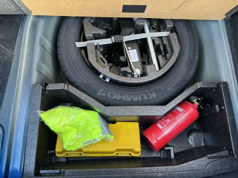 Skoda Rapid Sedan facelift, снимка 15 - Автомобили и джипове - 52406269