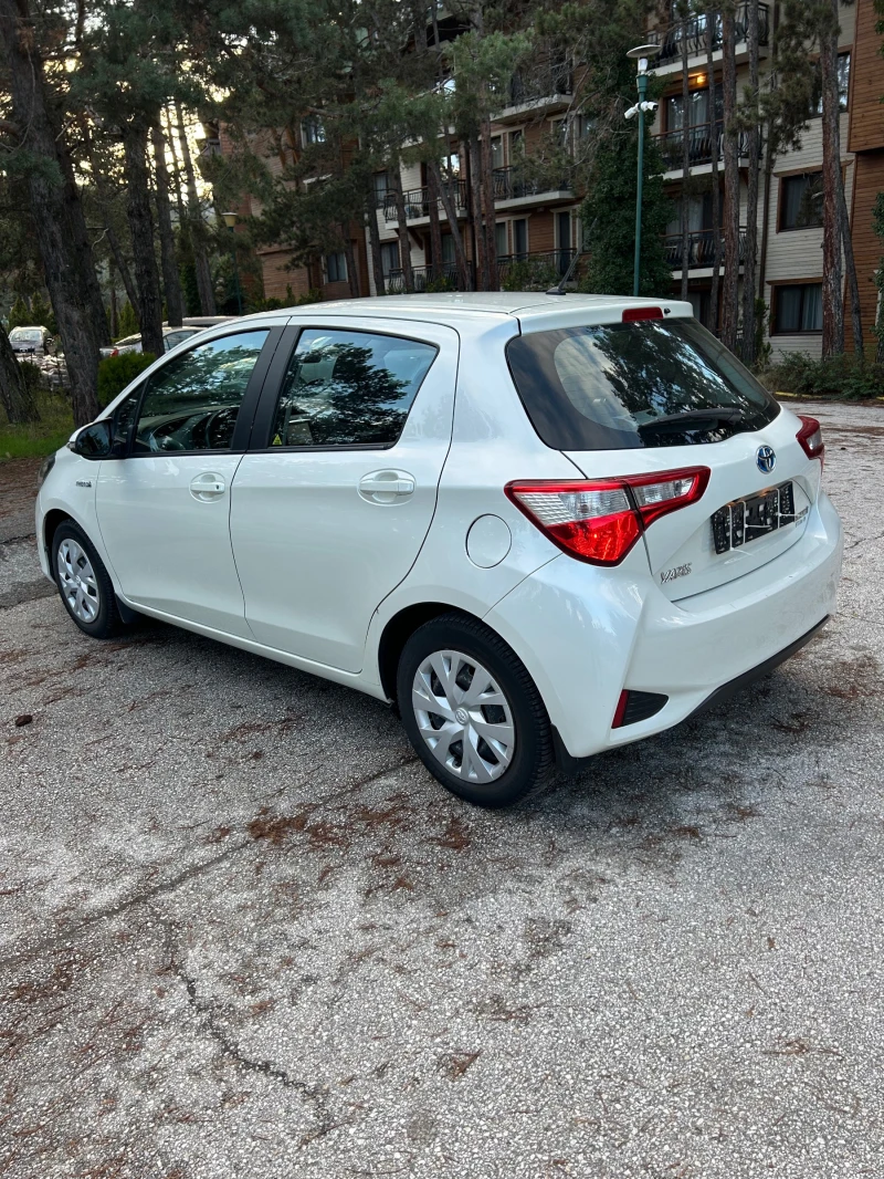 Toyota Yaris Hybrid, снимка 8 - Автомобили и джипове - 52618442