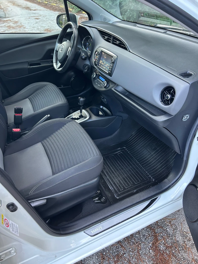 Toyota Yaris Hybrid, снимка 9 - Автомобили и джипове - 52618442