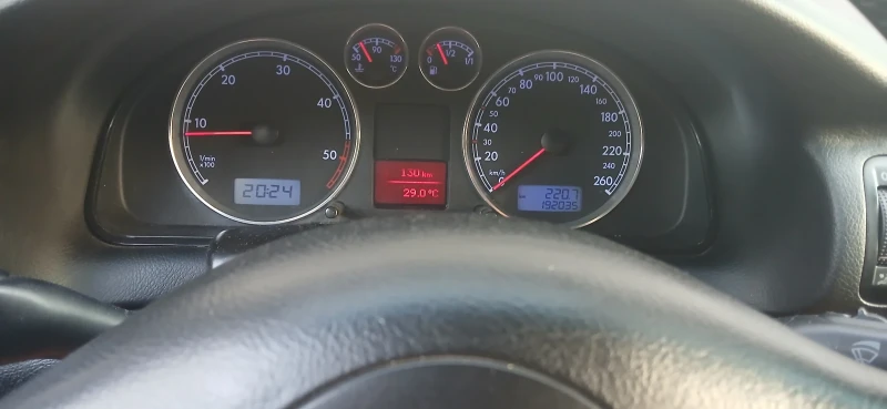 VW Passat, снимка 6 - Автомобили и джипове - 52679598