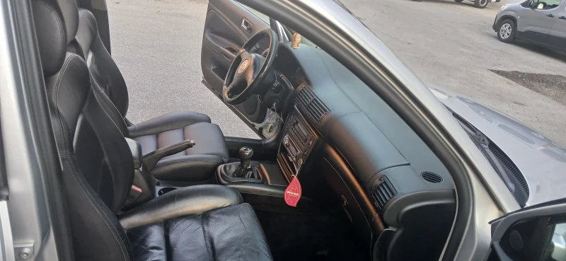 VW Passat, снимка 12 - Автомобили и джипове - 52679598