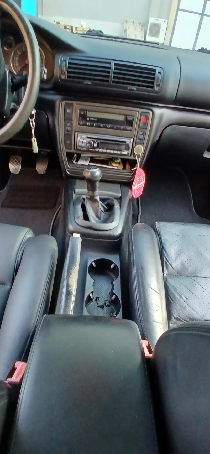 VW Passat, снимка 15 - Автомобили и джипове - 52679598