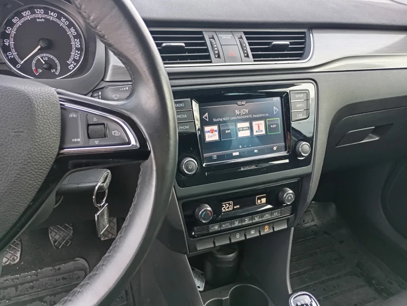 Skoda Rapid 1.0 TSI, снимка 9 - Автомобили и джипове - 52807902