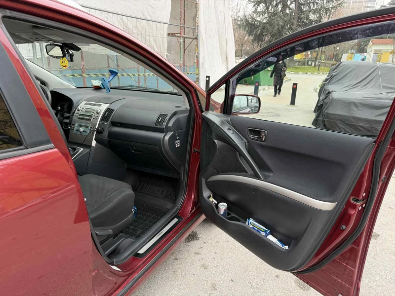 Toyota Corolla verso, снимка 9 - Автомобили и джипове - 52860378