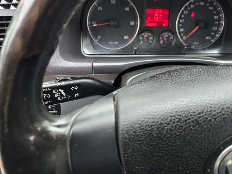 VW Touran 1.9TDI FACELIFT , снимка 14 - Автомобили и джипове - 53461842