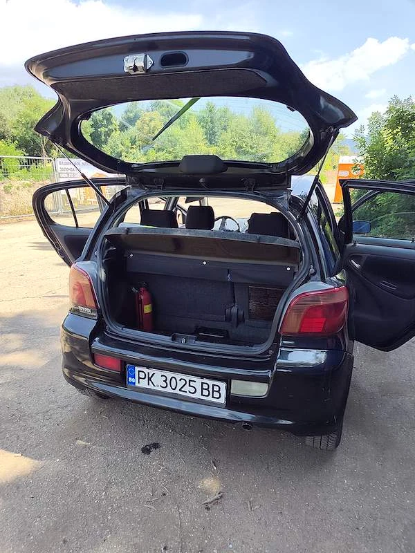 Toyota Yaris 1.5i 16V T Sport, снимка 5 - Автомобили и джипове - 55779377