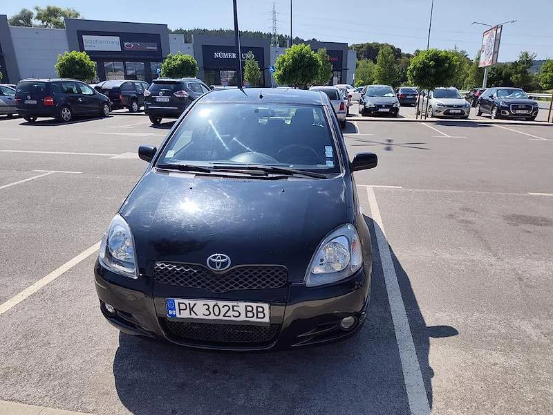Toyota Yaris 1.5i 16V T Sport, снимка 3 - Автомобили и джипове - 55779377