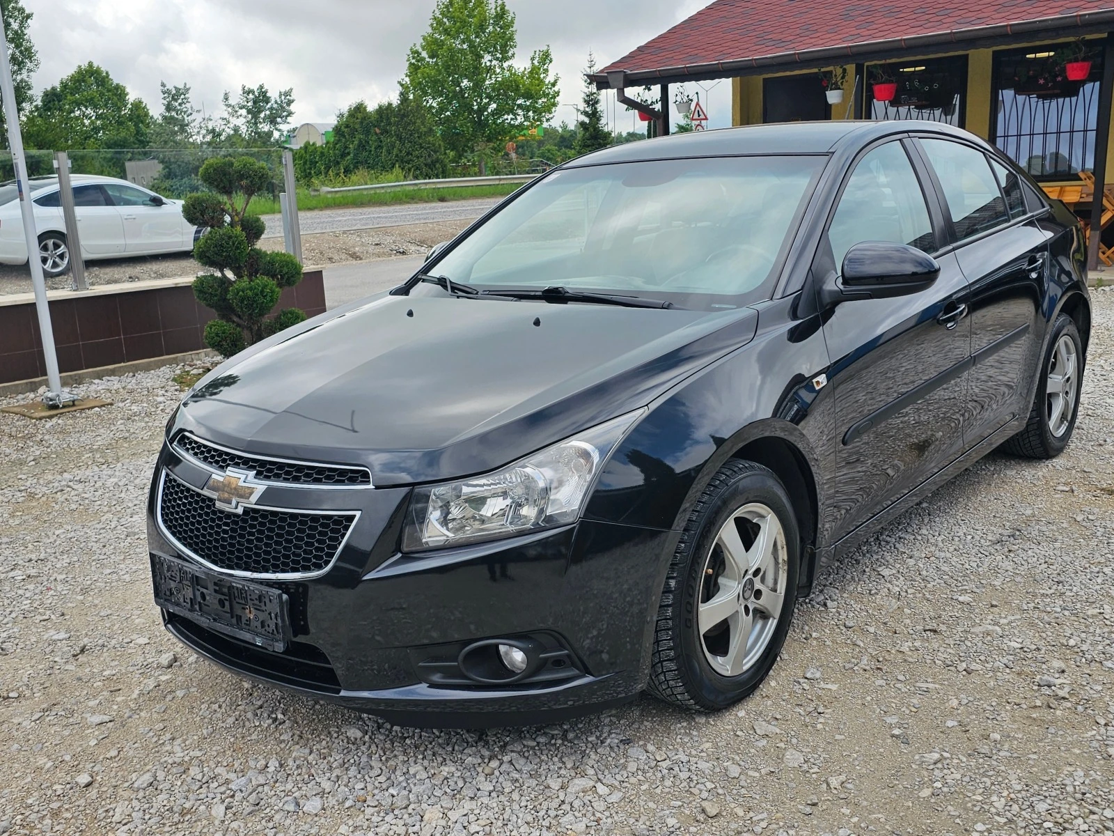 Chevrolet Cruze 1.6 БЕНЗИН РЕАЛНИ КИЛОМЕТРИ ! ! КЛИМАТИК - [1] 