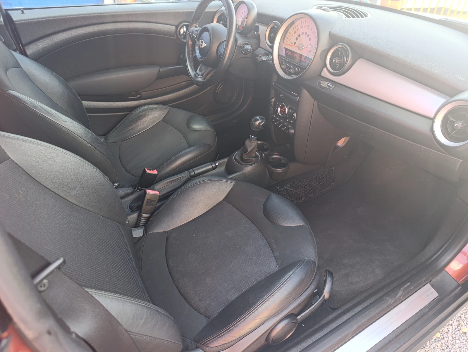 Mini One 1.6i 16V АВТ. - изображение 9