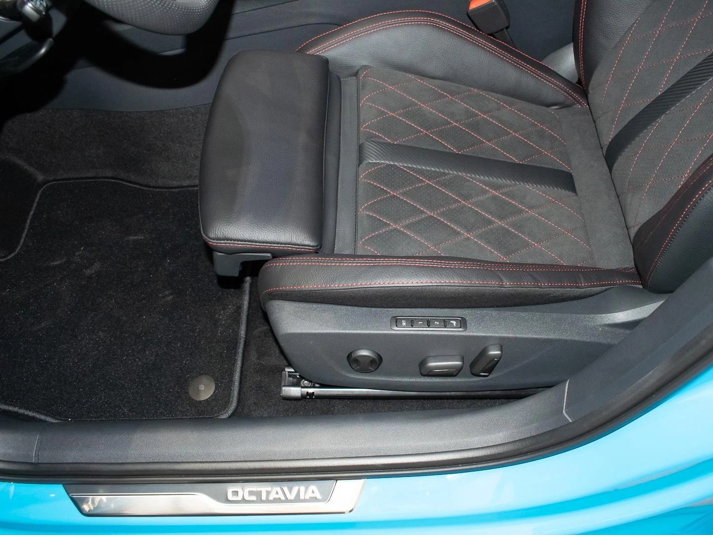 Skoda Octavia 2.0 TSI* RS* DSG* CANTON*  - изображение 7