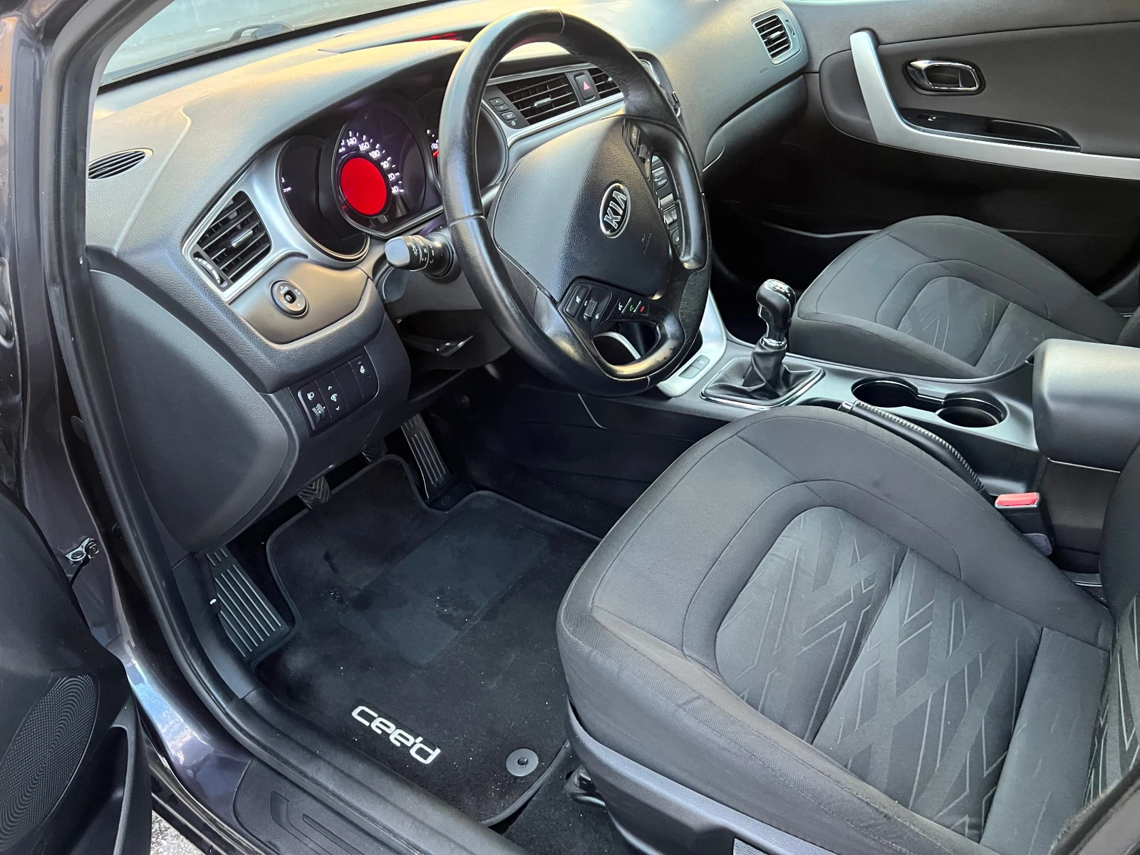 Kia Ceed 1.4 CVVT 100 кс, снимка 5 - Автомобили и джипове - 54093091