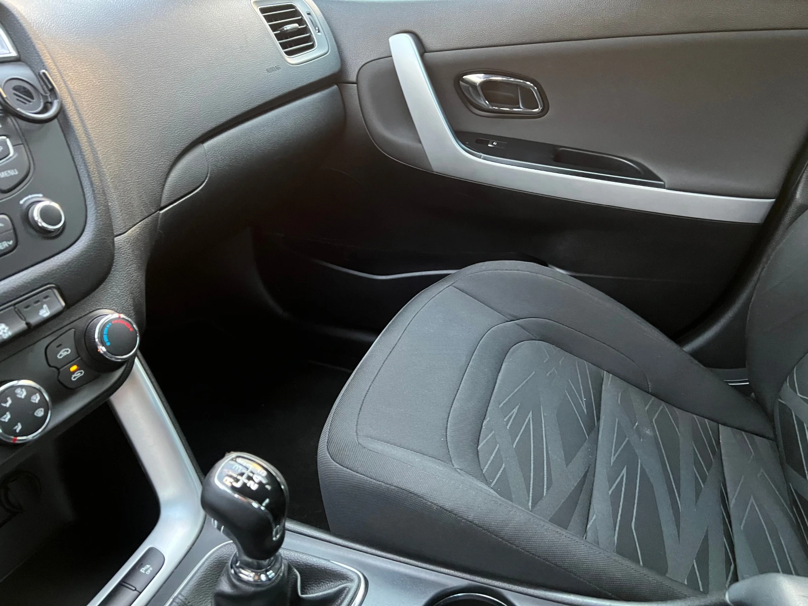 Kia Ceed 1.4 CVVT 100 кс, снимка 9 - Автомобили и джипове - 54093091