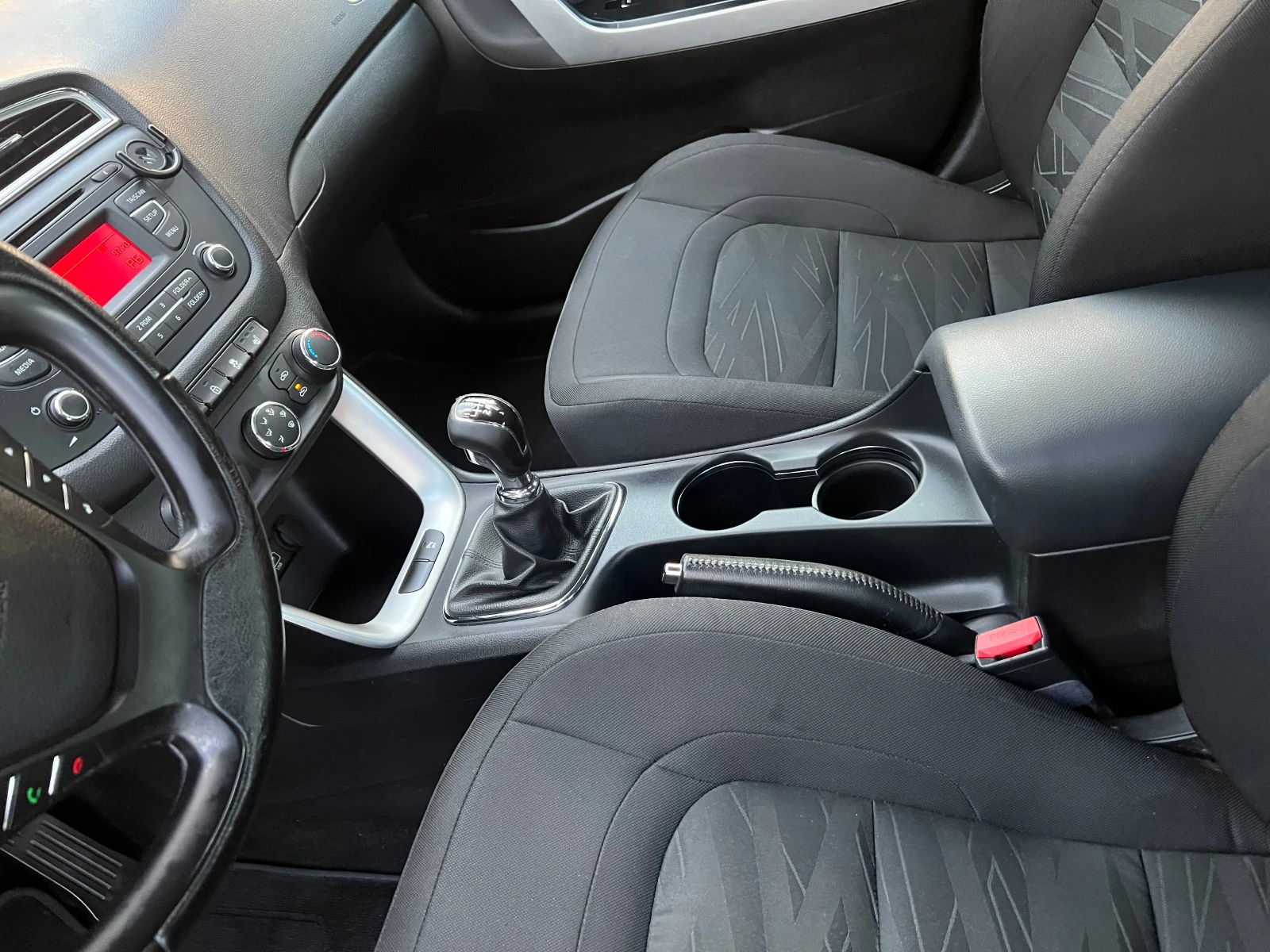 Kia Ceed 1.4 CVVT 100 кс, снимка 7 - Автомобили и джипове - 54093091