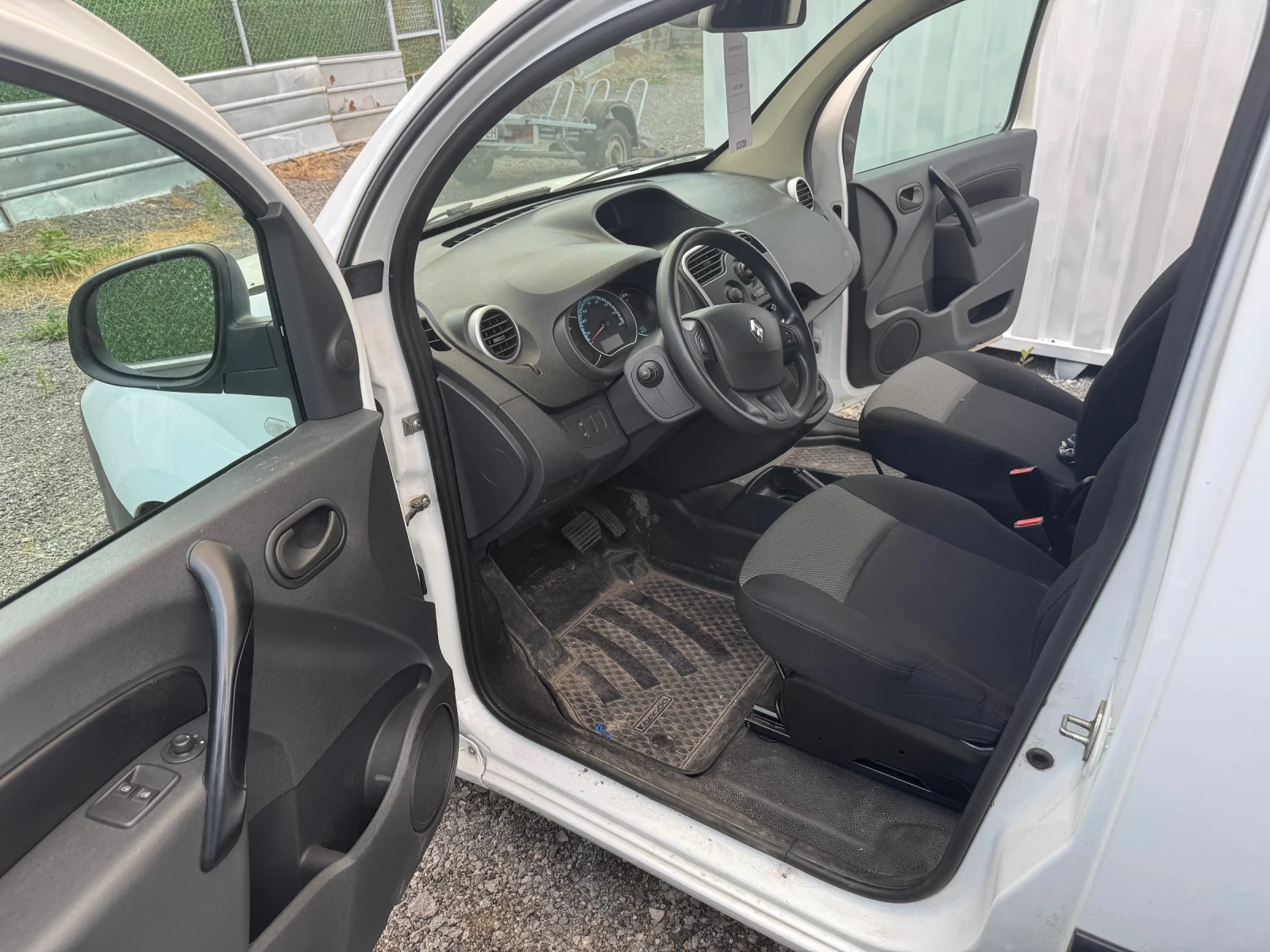 Renault Kangoo Maxi 90% SoH като нова, снимка 7 - Автомобили и джипове - 54827094