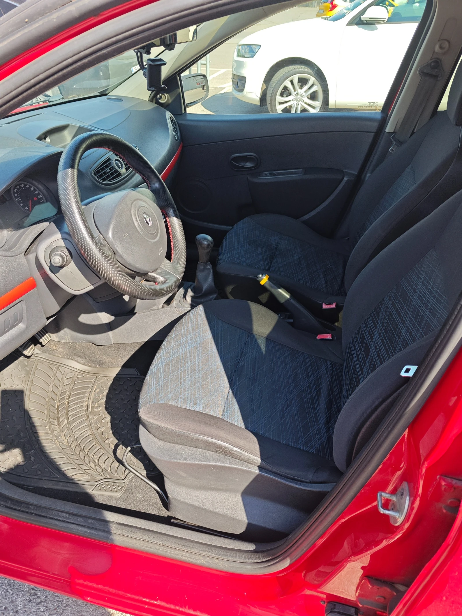 Renault Clio III, 5-door, 1.2 16V (65 кс), снимка 11 - Автомобили и джипове - 54902280