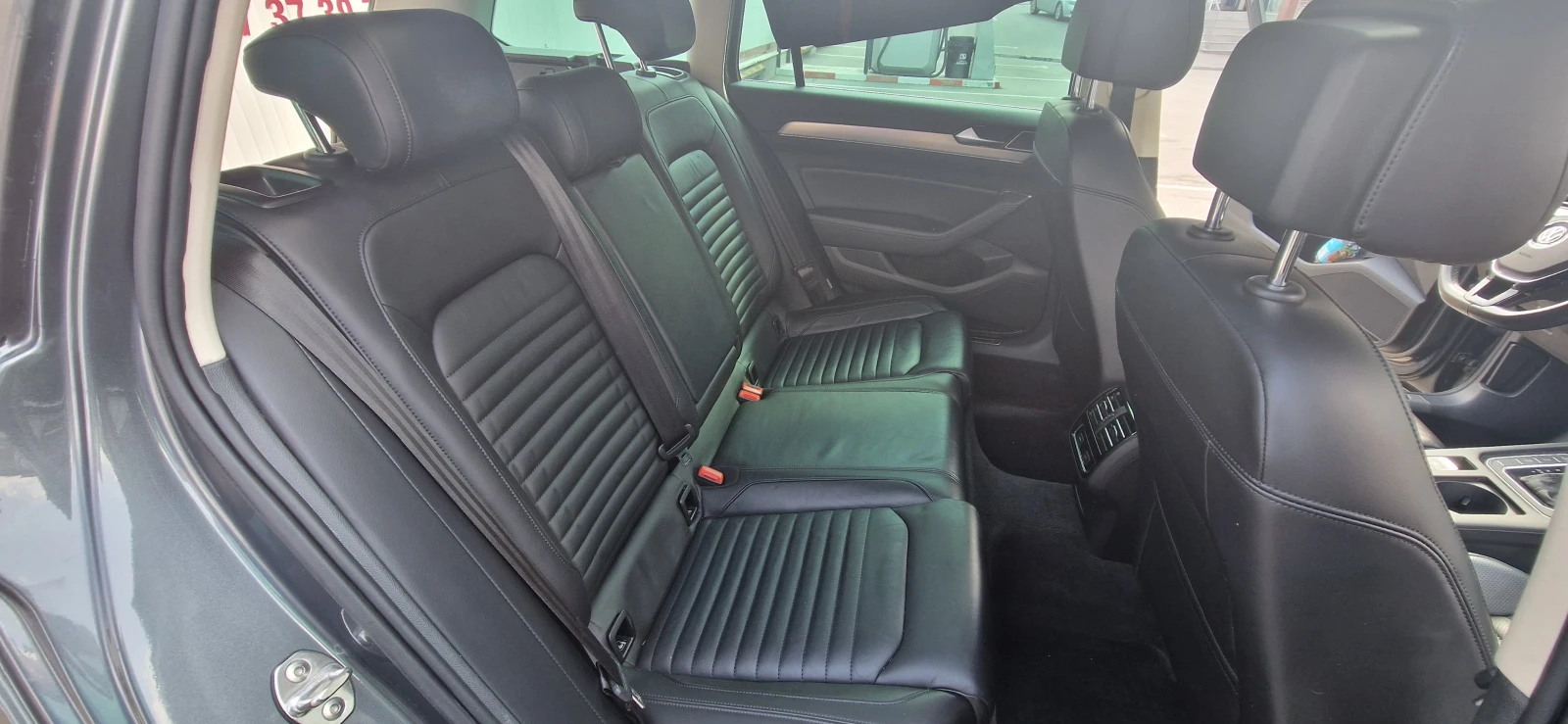 VW Passat Highline 2.0 TDI 4Motion| DCC | Панорама, снимка 10 - Автомобили и джипове - 55131239