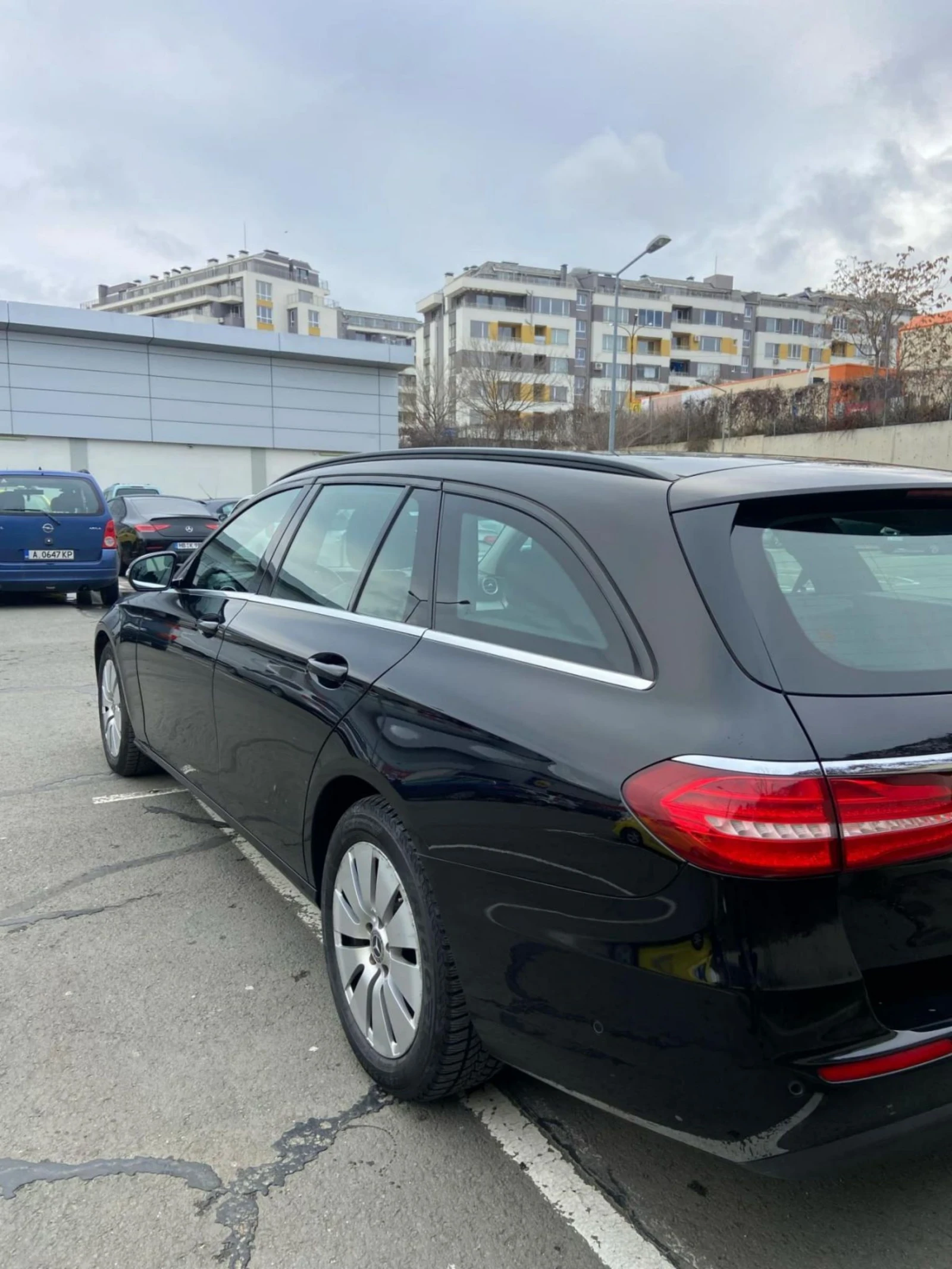 Mercedes-Benz E 200, снимка 17 - Автомобили и джипове - 55206382