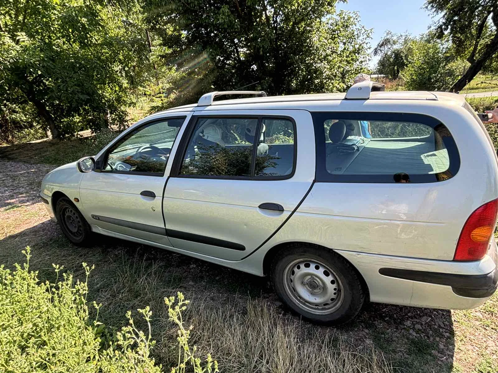 Renault Megane гаражен, снимка 4 - Автомобили и джипове - 55545301