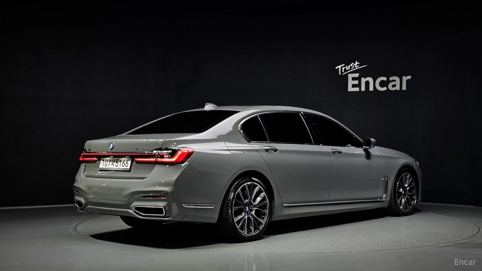 BMW 740 Li* XDRIVE* MSPORT* DISTRONIC* 360* МАСАЖИ* ОБДУХ*, снимка 3 - Автомобили и джипове - 55691667